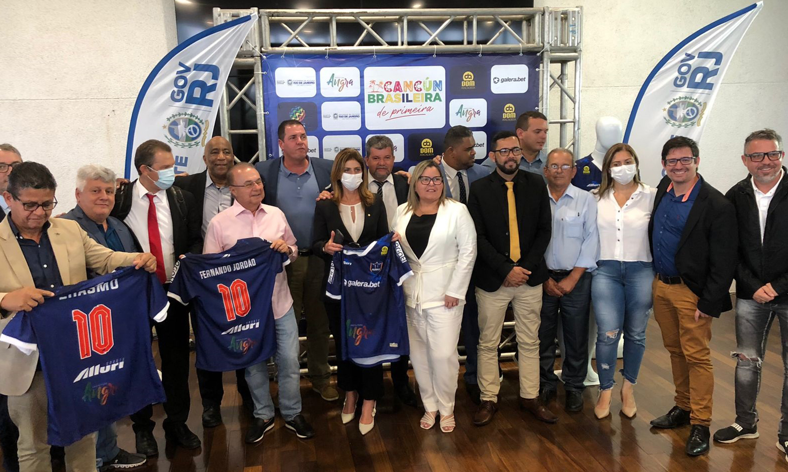 Capa da notícia: Angra na elite do futebol do Rio