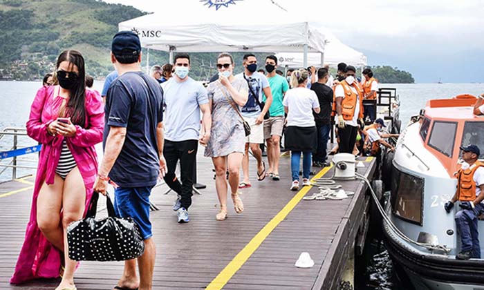 Capa da notícia: Centro de Angra recebe primeiro transatlântico da temporada