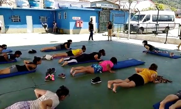 Capa da notícia: Prefeitura oferece prática de Yoga à população