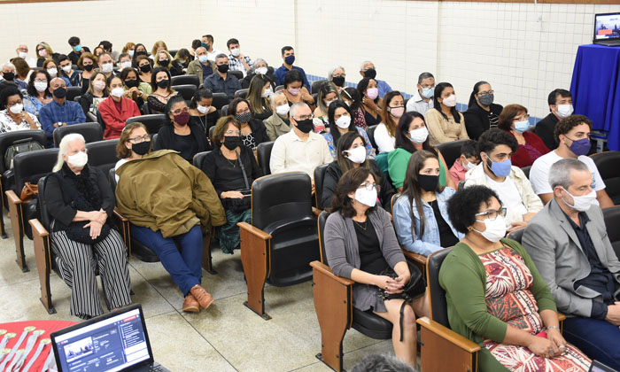 Capa da notícia: Salário Fundeb para mais servidores da educação