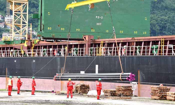 Capa da notícia: Prefeitura acompanha operação no Porto de Angra
