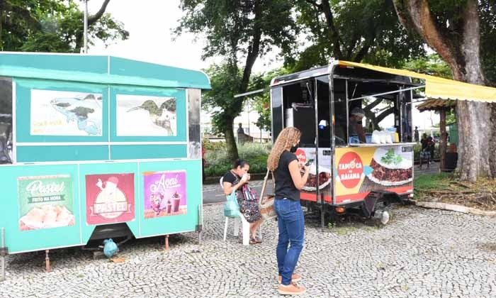 Capa da notícia: Novo decreto organiza o comércio ambulante em Angra