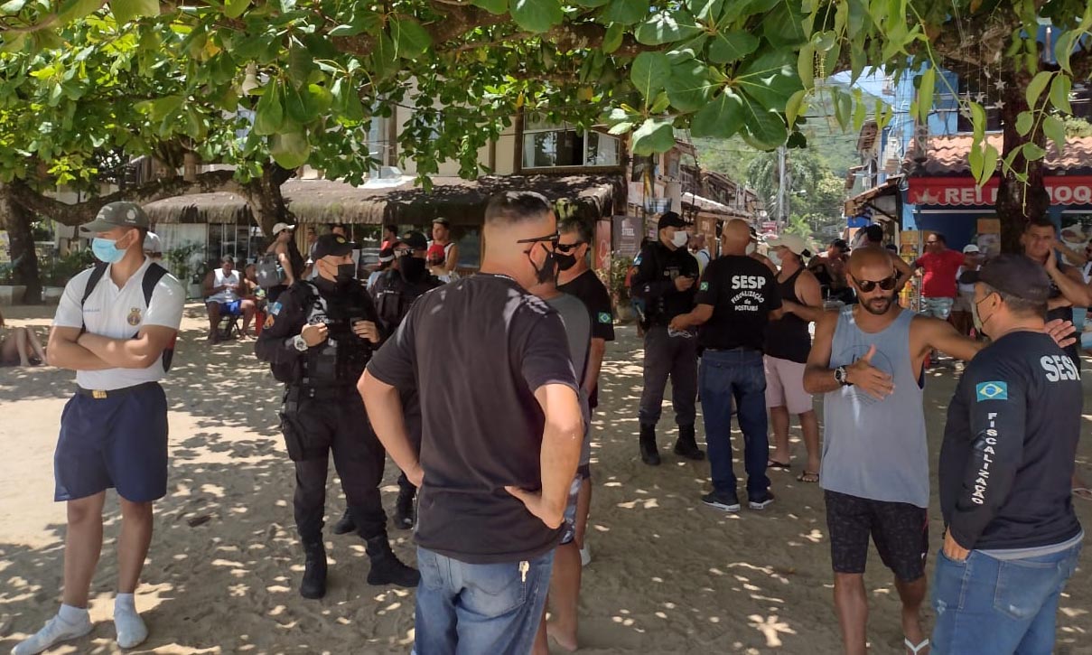 Capa da notícia: Choque de ordem na Vila do Abraão