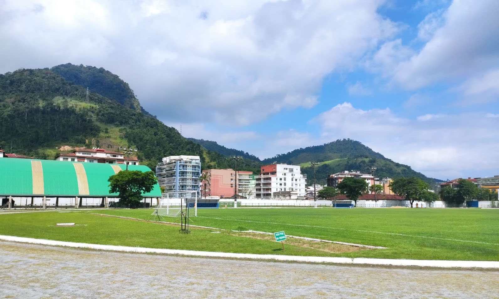 Capa da notícia: Estádio Municipal vai receber jogos do Cariocão