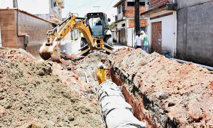 Capa da notícia: Secretários visitam obras de drenagem