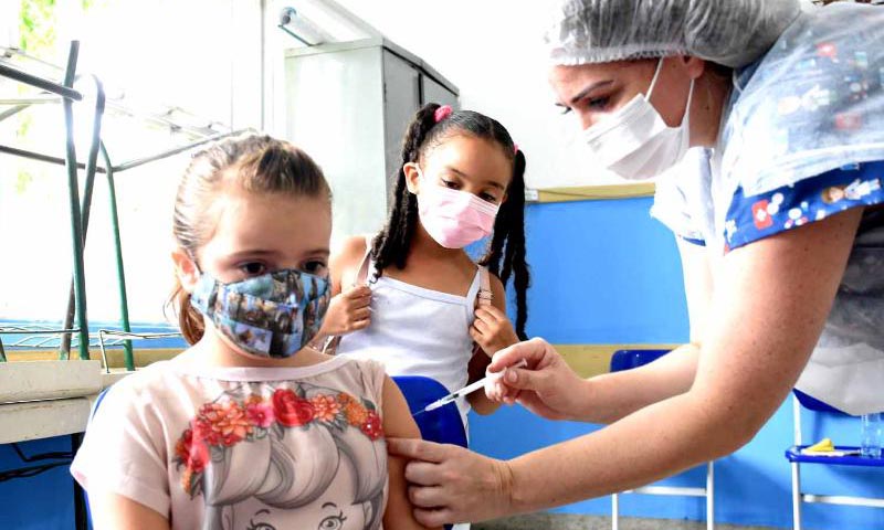 Capa da notícia: Covid-19: sábado tem vacinação pediátrica