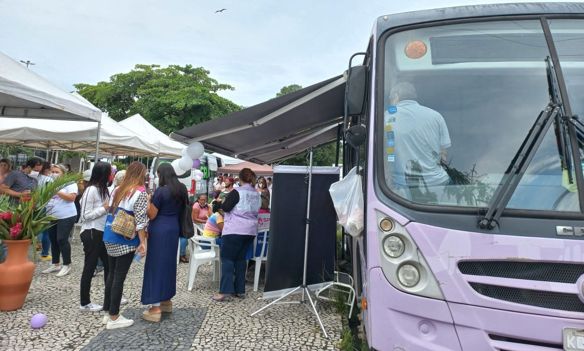 Capa da notícia: Ônibus Lilás realiza mais de 400 atendimentos em Angra