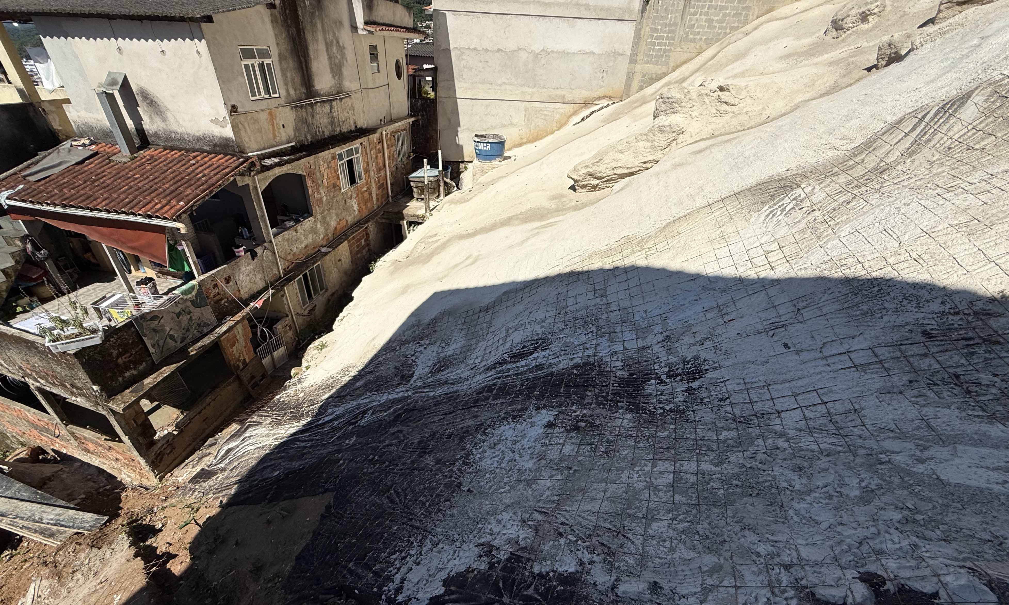 Capa da notícia: Prefeitura de Angra realiza obras de contenção de encostas no Morro do Carmo
