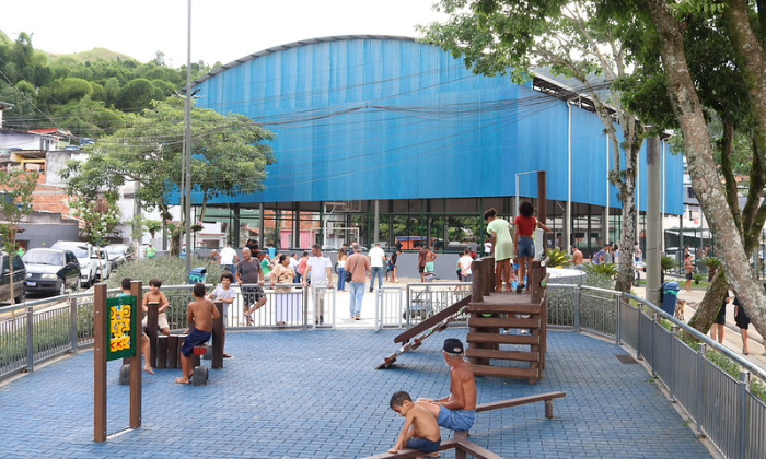 Capa da notícia: Prefeitura entrega praça revitalizada e quadra coberta na Vila Campo Belo