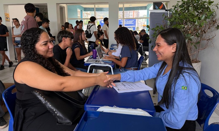 Capa da notícia: Feira de Empregos para Jovem Aprendiz reúne 250 participantes no CEA