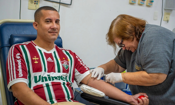 Capa da notícia: Doação de sangue mobiliza torcedores em Angra