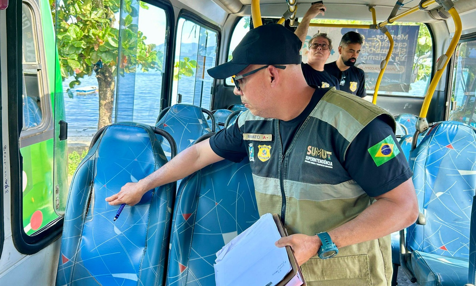 Capa da notícia: Prefeitura de Angra fiscaliza ônibus com foco na segurança e conforto dos passageiros
