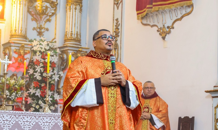 Capa da notícia: Procissão e novena abrem Festa do Divino 2026