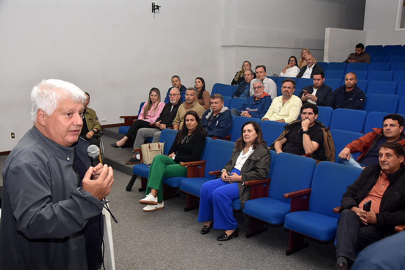 Capa da notícia: Angra avança com Programa Calçada Acessível e reforça compromisso com inclusão