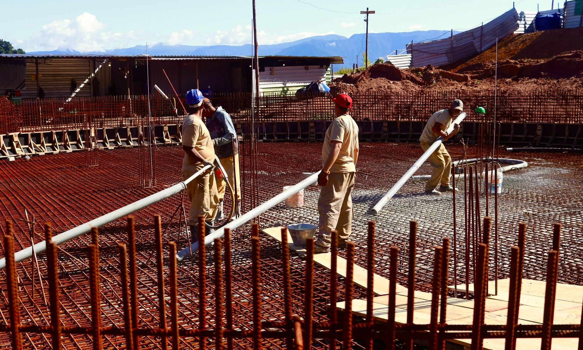 Capa da notícia: Obras do Mais Água em Angra avançam no Monte das Orações, Nova Angra e Belém